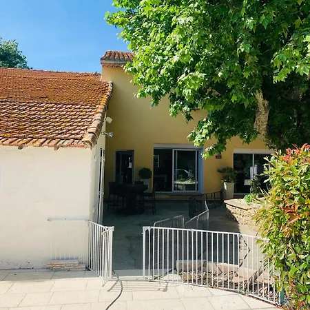 Agreable Mas Familiale Avec Piscine Salon-de-Provence Exterior photo